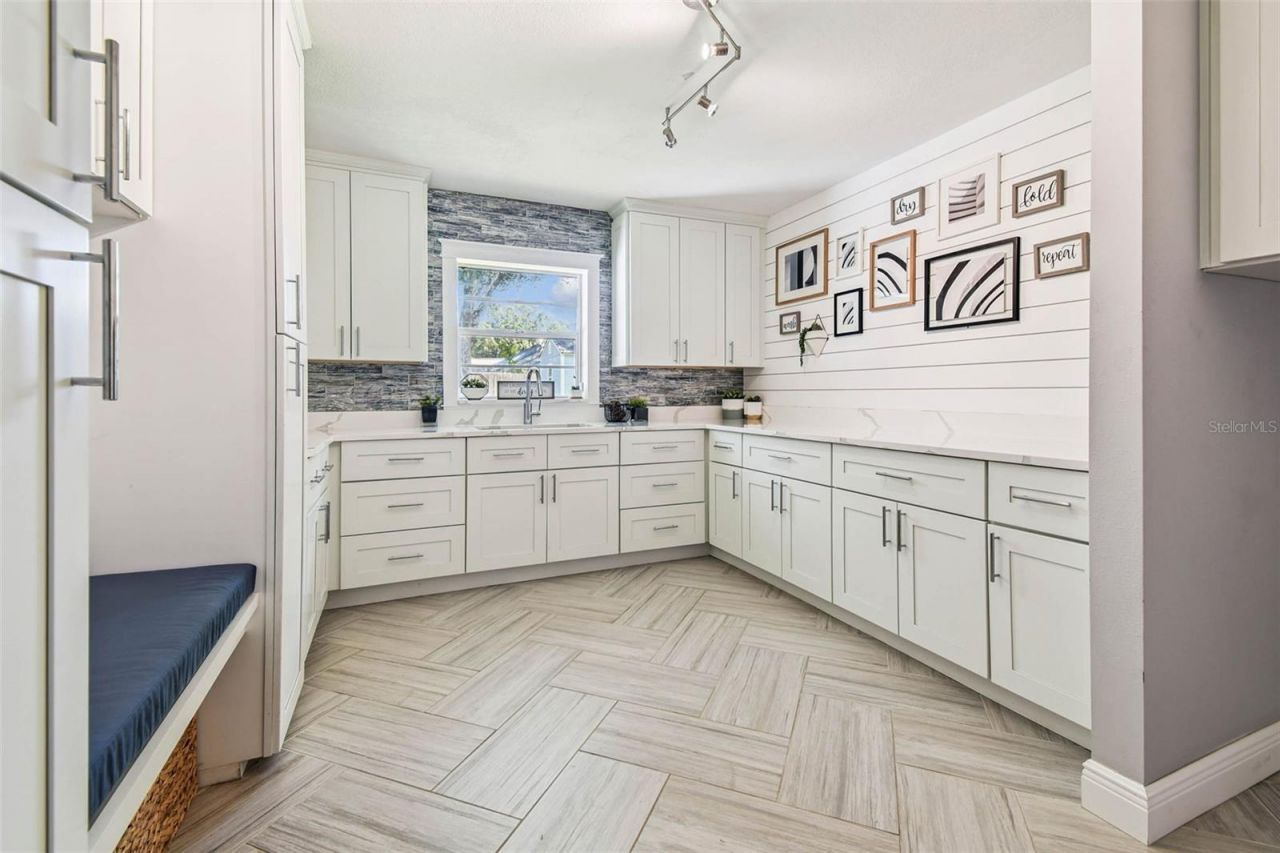 3217 Stoneybrook Lane, Tampa, FL 33618 Photo