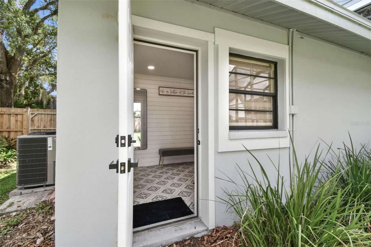 3217 Stoneybrook Lane, Tampa, FL 33618 Photo