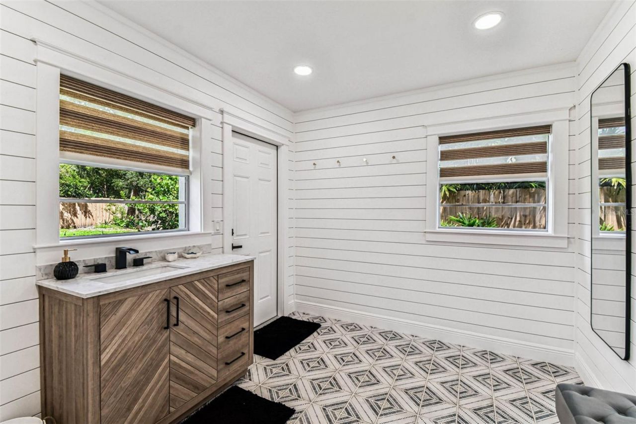 3217 Stoneybrook Lane, Tampa, FL 33618 Photo