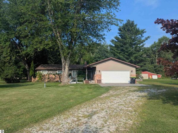 910 Court Street N, Au Gres, MI 48703