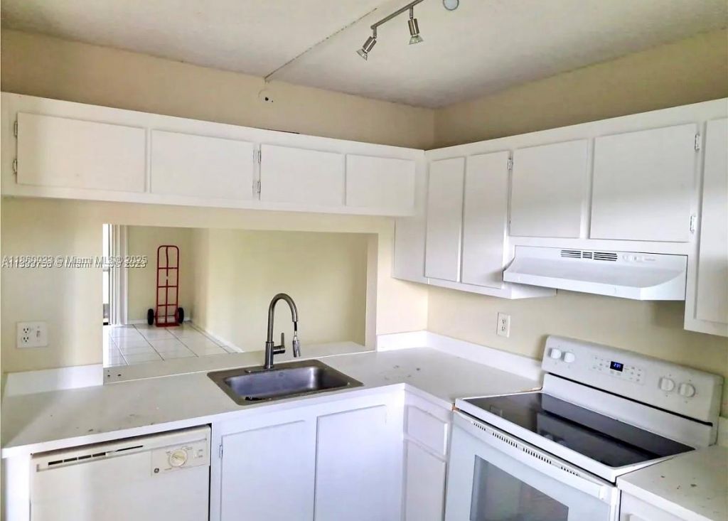 9317 NW 1st Ct, Unit 105, Pembroke Pines, FL 33024 Photo