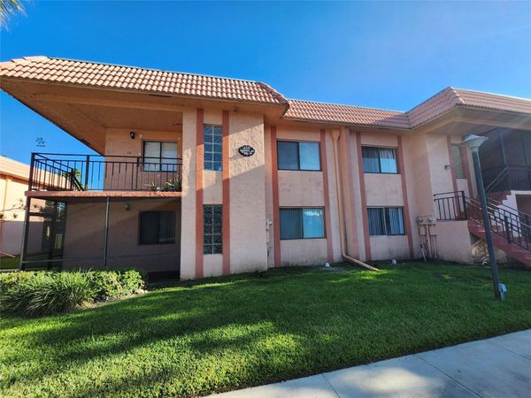235 Lakeview Drive, Unit 201, Weston, FL 33326