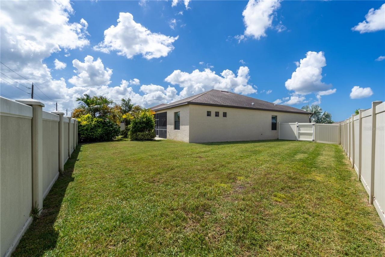6615 35th Court E, Sarasota, FL 34243 Photo
