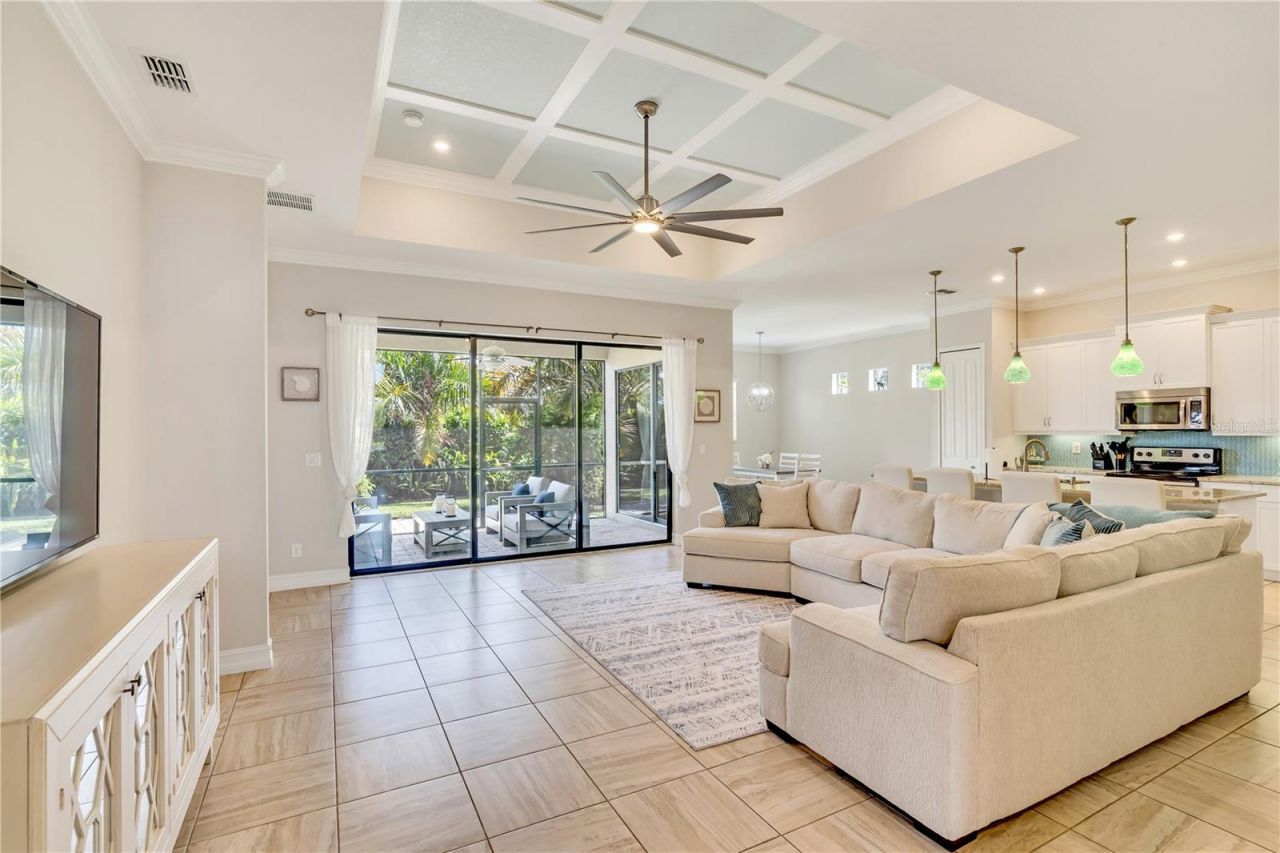 6615 35th Court E, Sarasota, FL 34243 Photo