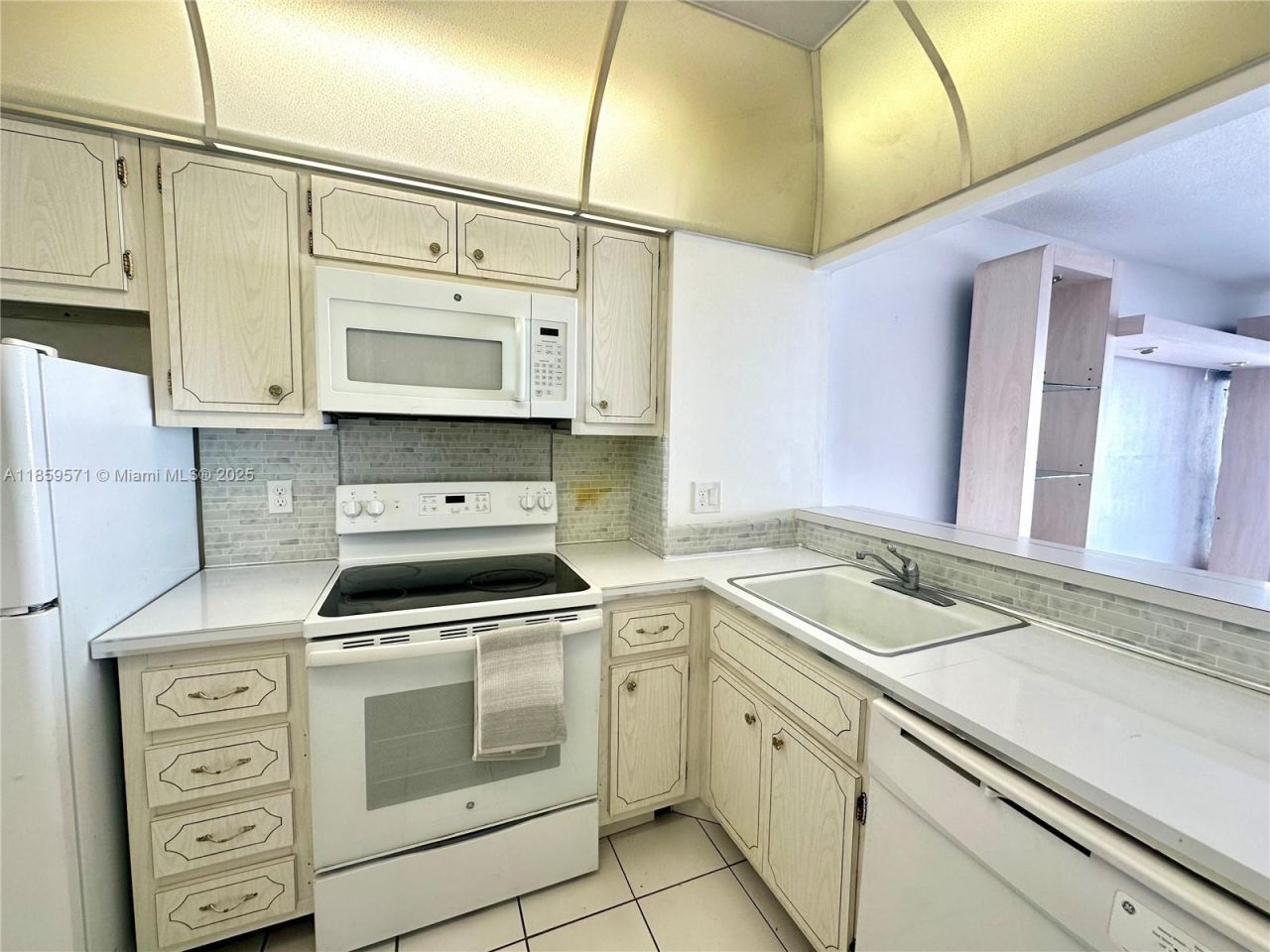 1965 S Ocean Dr, Unit 10H, Hallandale Beach, FL 33009 Photo