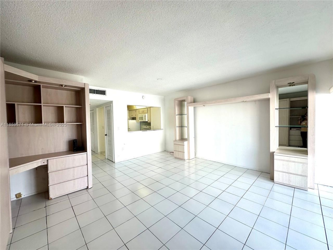1965 S Ocean Dr, Unit 10H, Hallandale Beach, FL 33009 Photo