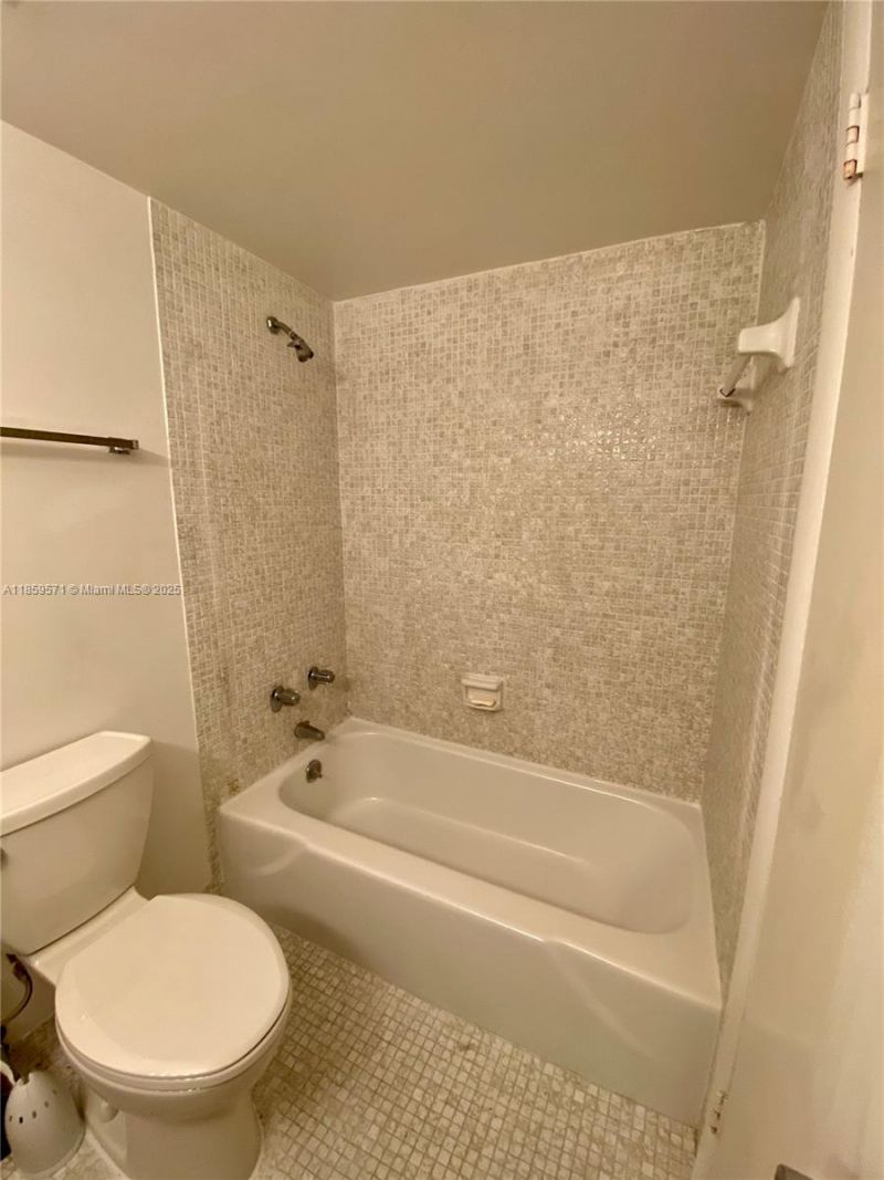 1965 S Ocean Dr, Unit 10H, Hallandale Beach, FL 33009 Photo