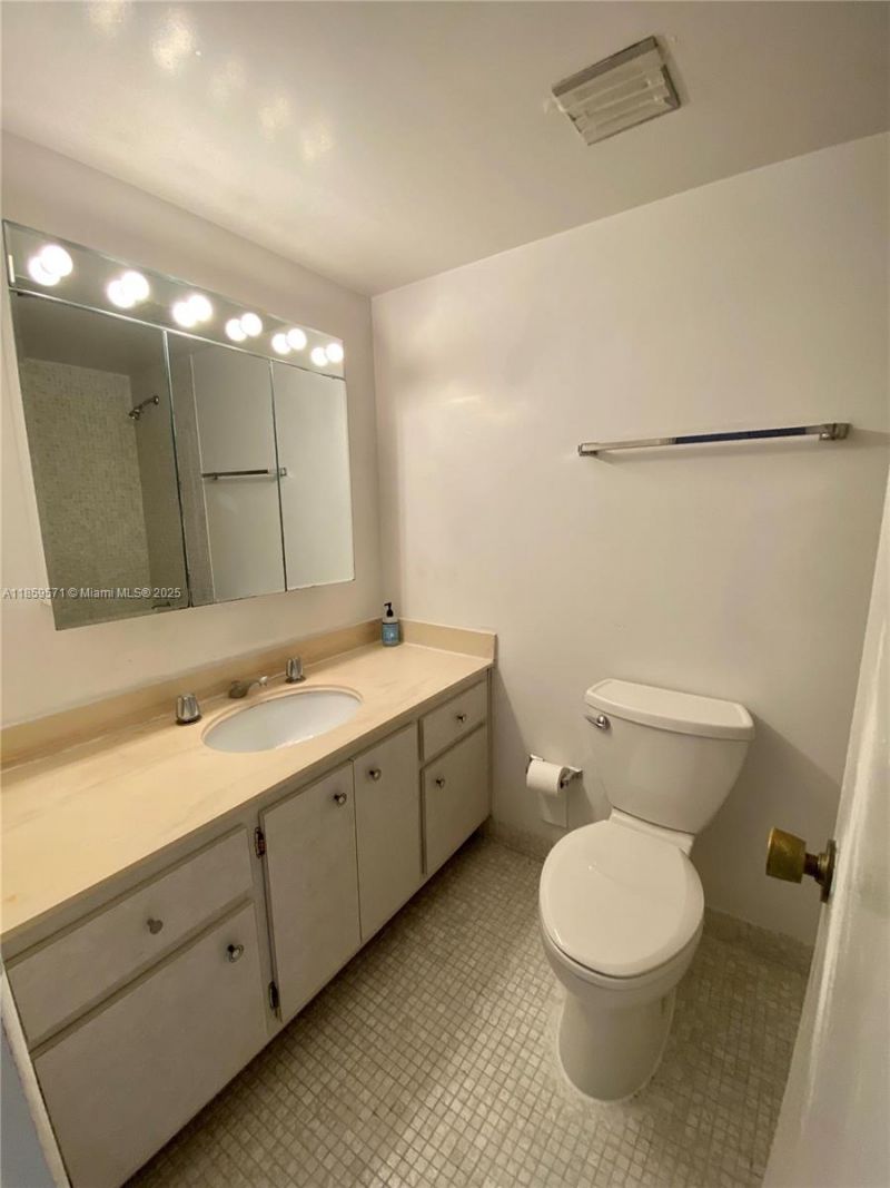 1965 S Ocean Dr, Unit 10H, Hallandale Beach, FL 33009 Photo