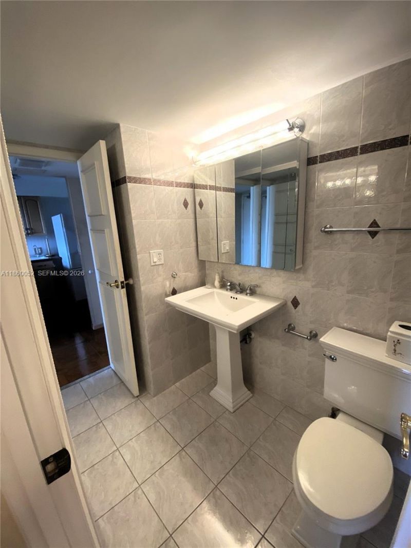 20379 W Country Club Dr, Unit 935-3, Aventura, FL 33180 Photo