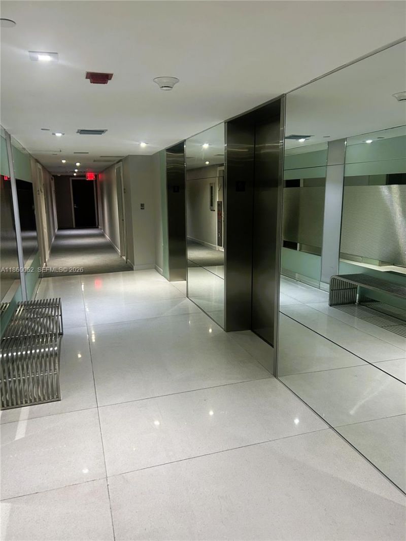 20379 W Country Club Dr, Unit 935-3, Aventura, FL 33180 Photo