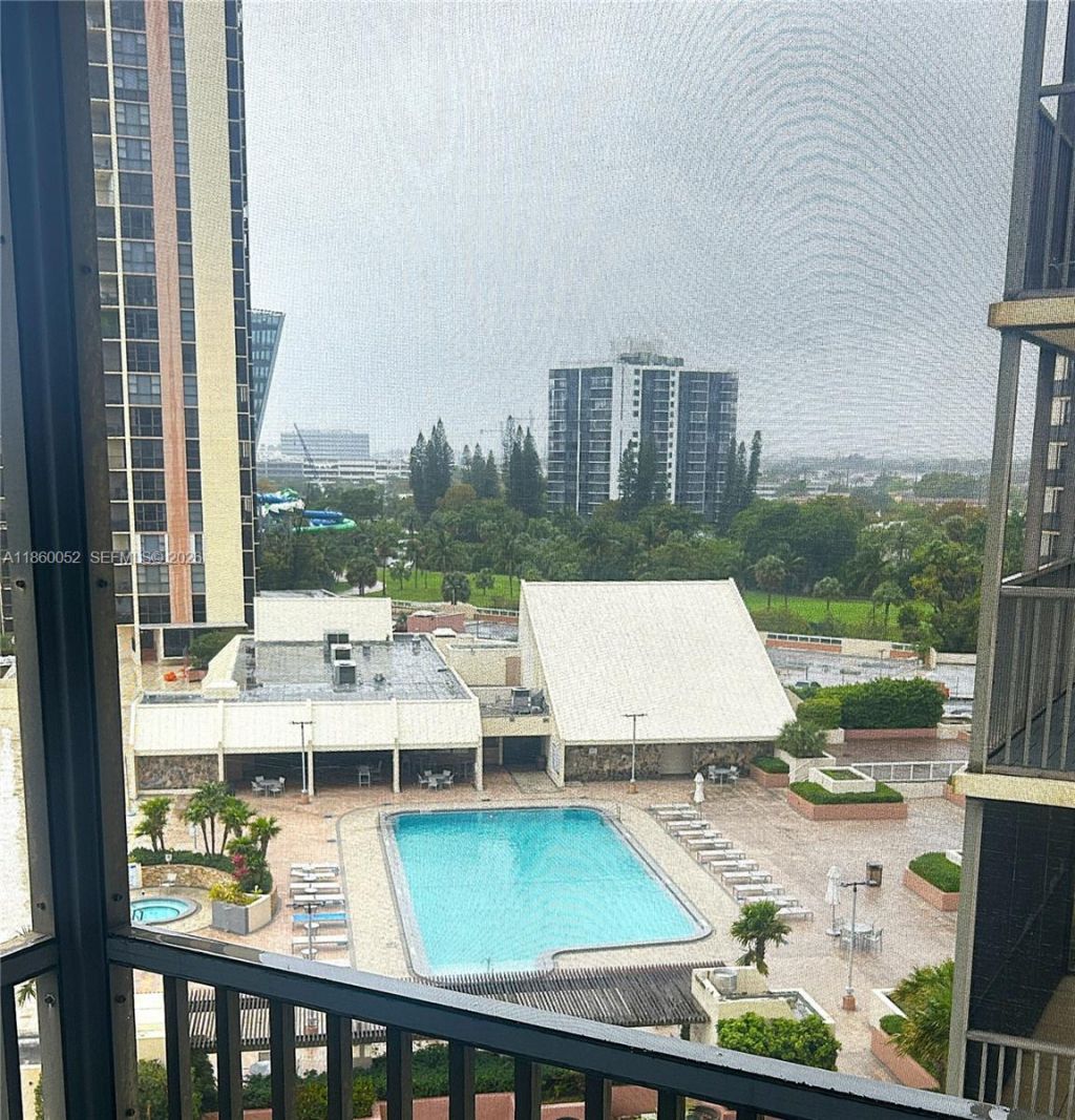 20379 W Country Club Dr, Unit 935-3, Aventura, FL 33180 Photo