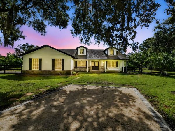 2513 N VALRICO ROAD, SEFFNER, FL 33584