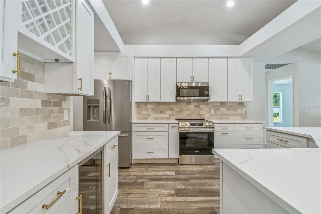 2513 N Valrico Road, Seffner, FL 33584 Photo