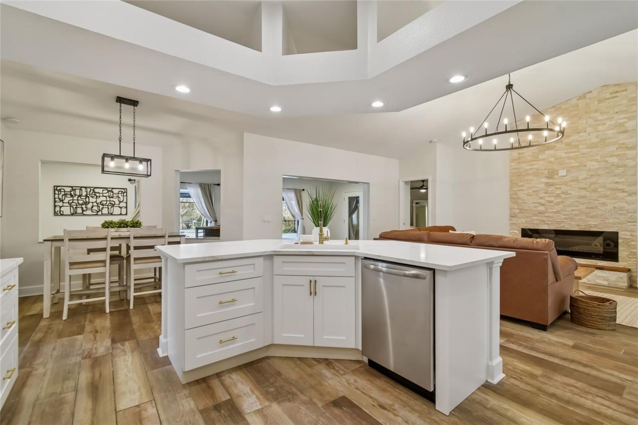 2513 N Valrico Road, Seffner, FL 33584 Photo