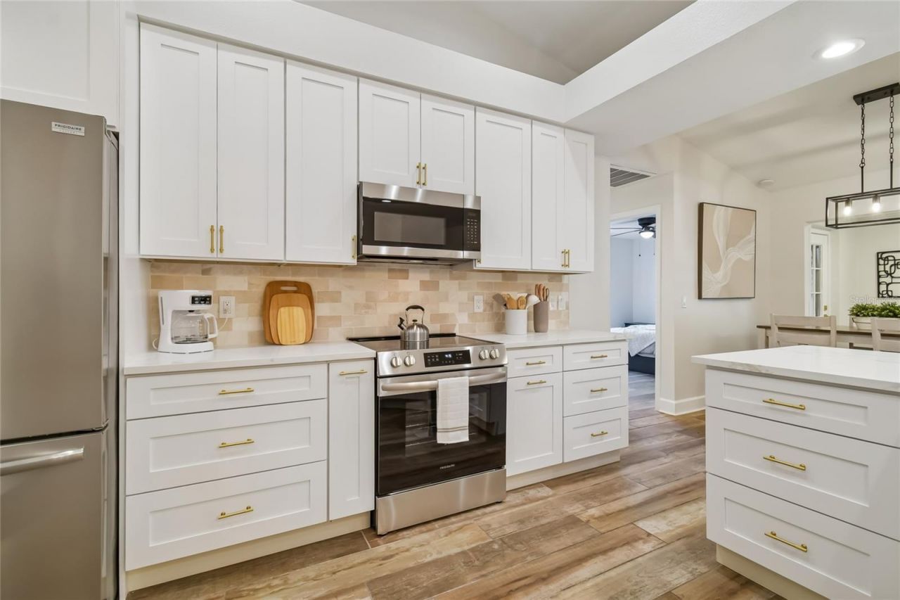 2513 N Valrico Road, Seffner, FL 33584 Photo