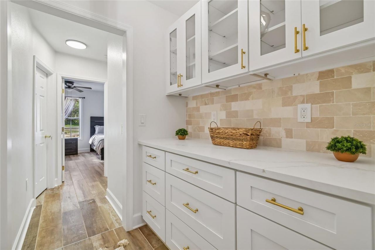 2513 N Valrico Road, Seffner, FL 33584 Photo