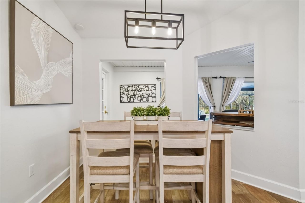 2513 N Valrico Road, Seffner, FL 33584 Photo