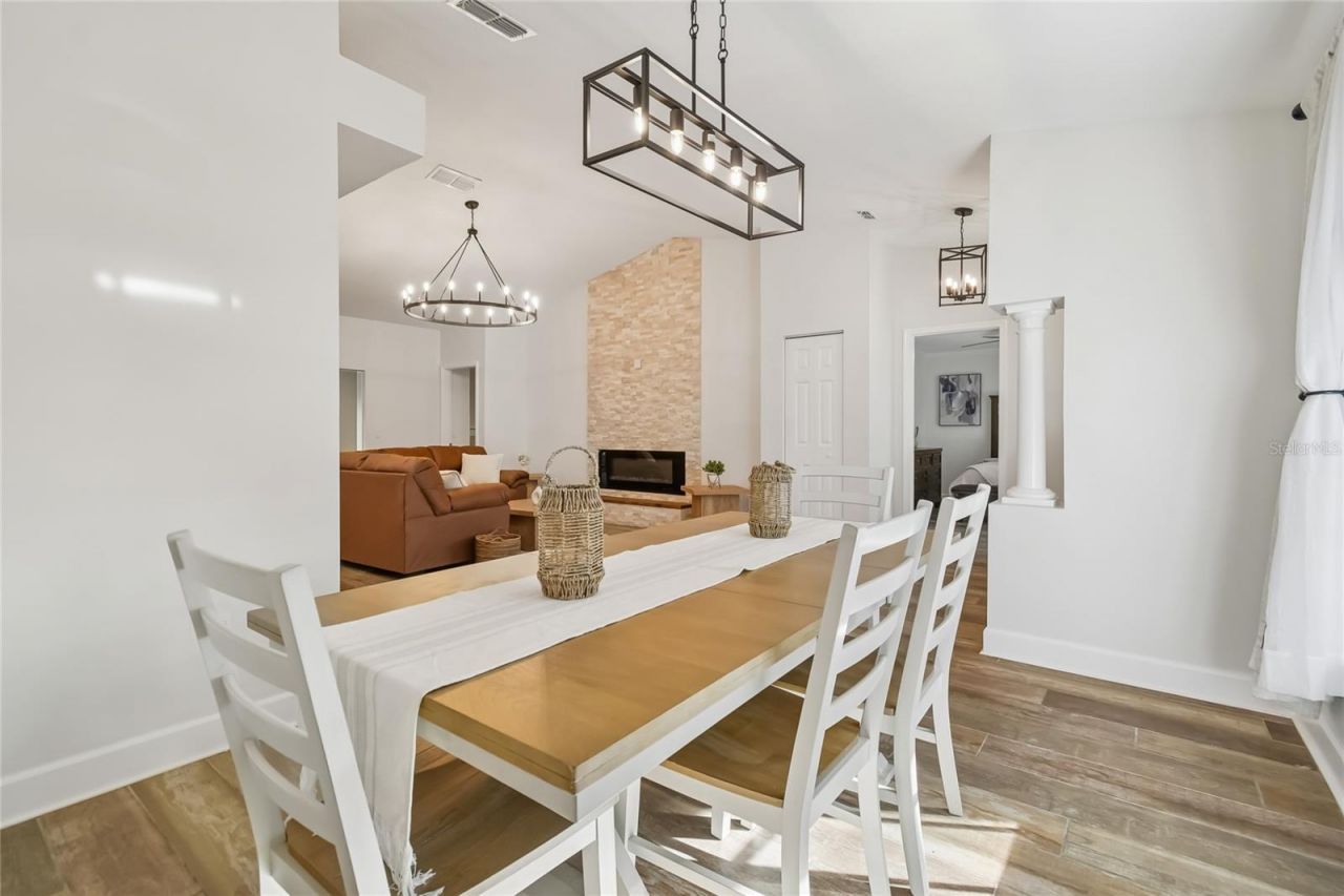 2513 N Valrico Road, Seffner, FL 33584 Photo