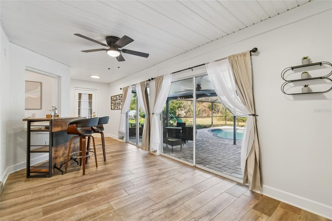 2513 N Valrico Road, Seffner, FL 33584 Photo