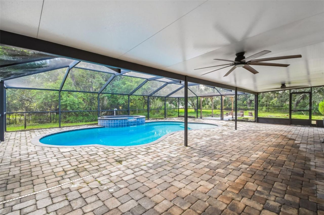 2513 N Valrico Road, Seffner, FL 33584 Photo