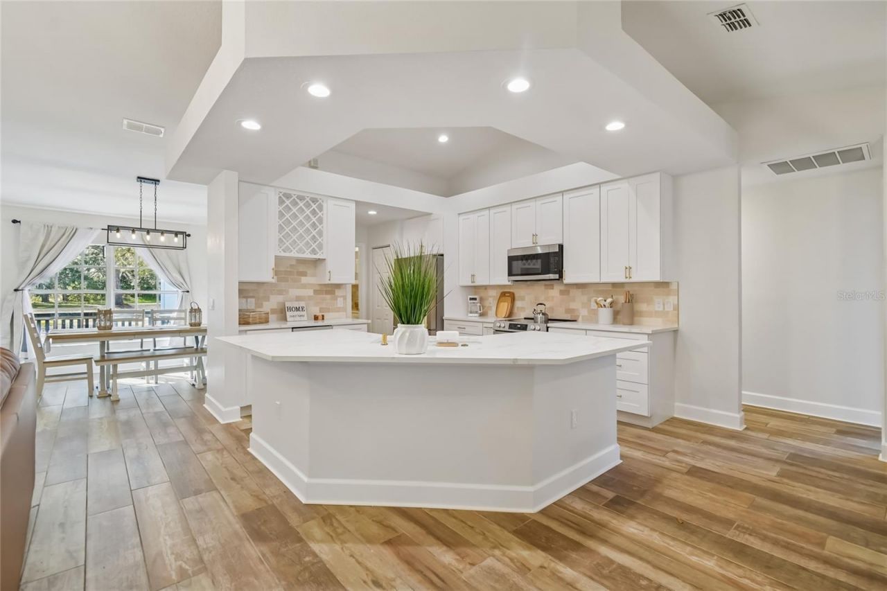 2513 N Valrico Road, Seffner, FL 33584 Photo