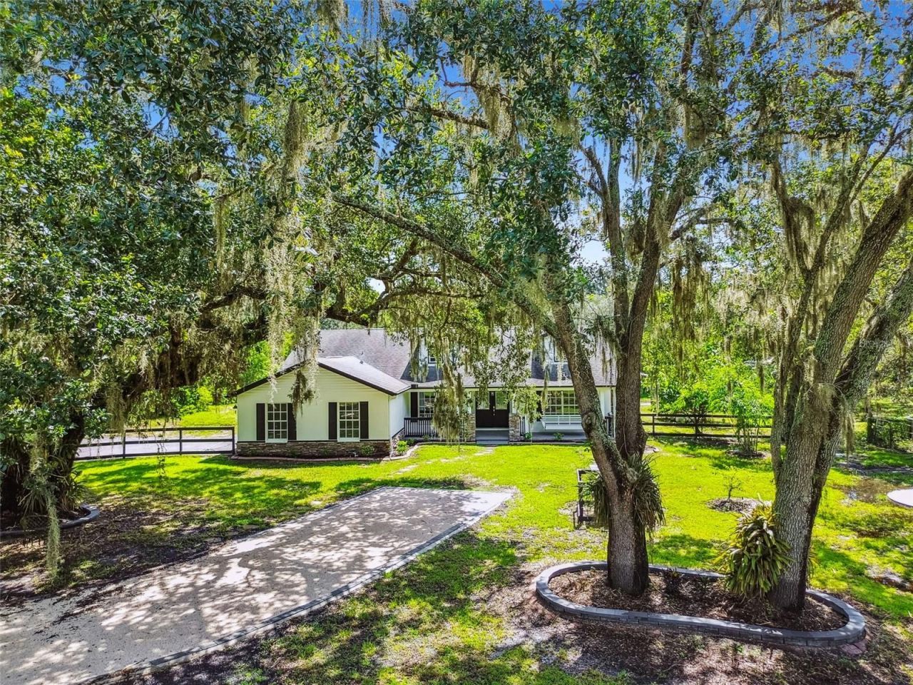 2513 N Valrico Road, Seffner, FL 33584 Photo