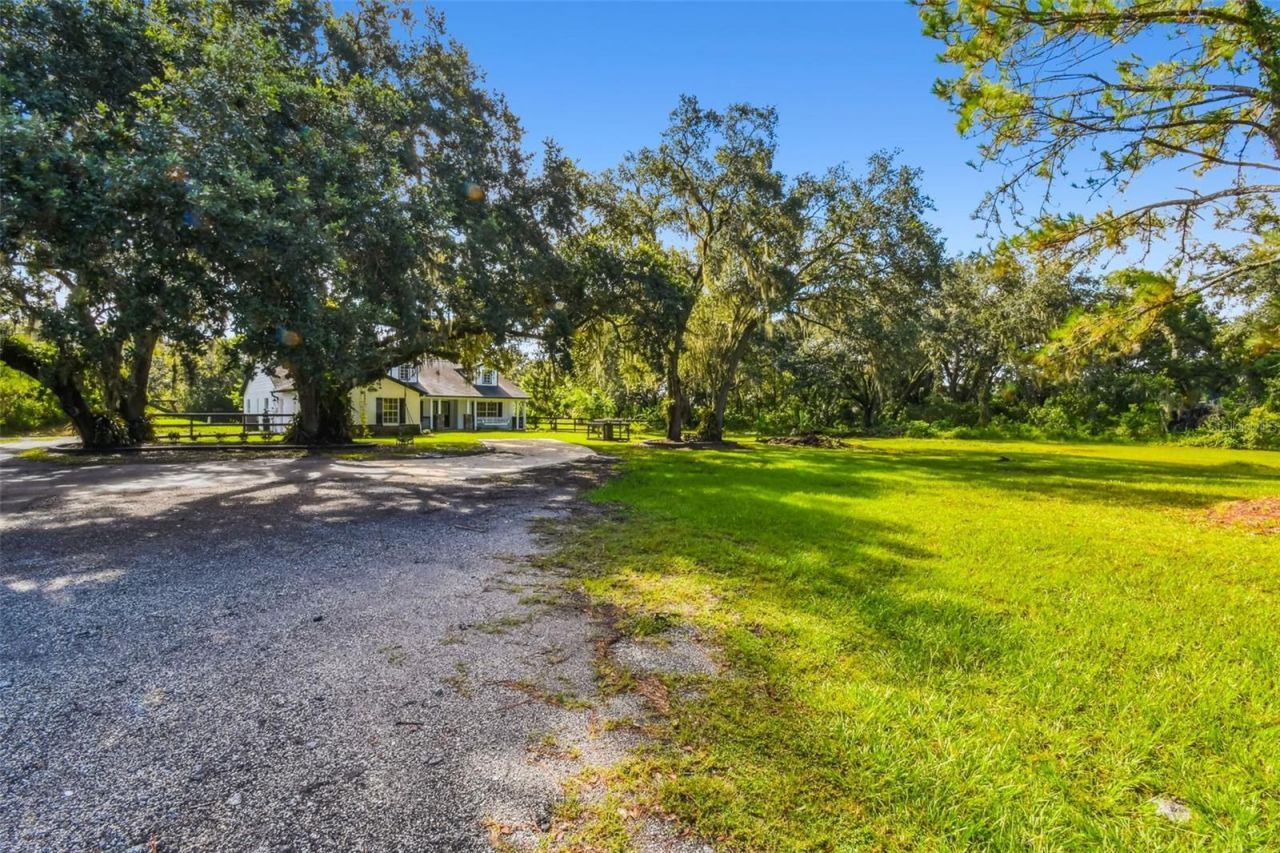 2513 N Valrico Road, Seffner, FL 33584 Photo