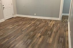 1045 W Elm Street photo 4