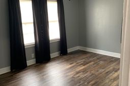 1045 W Elm Street photo 4