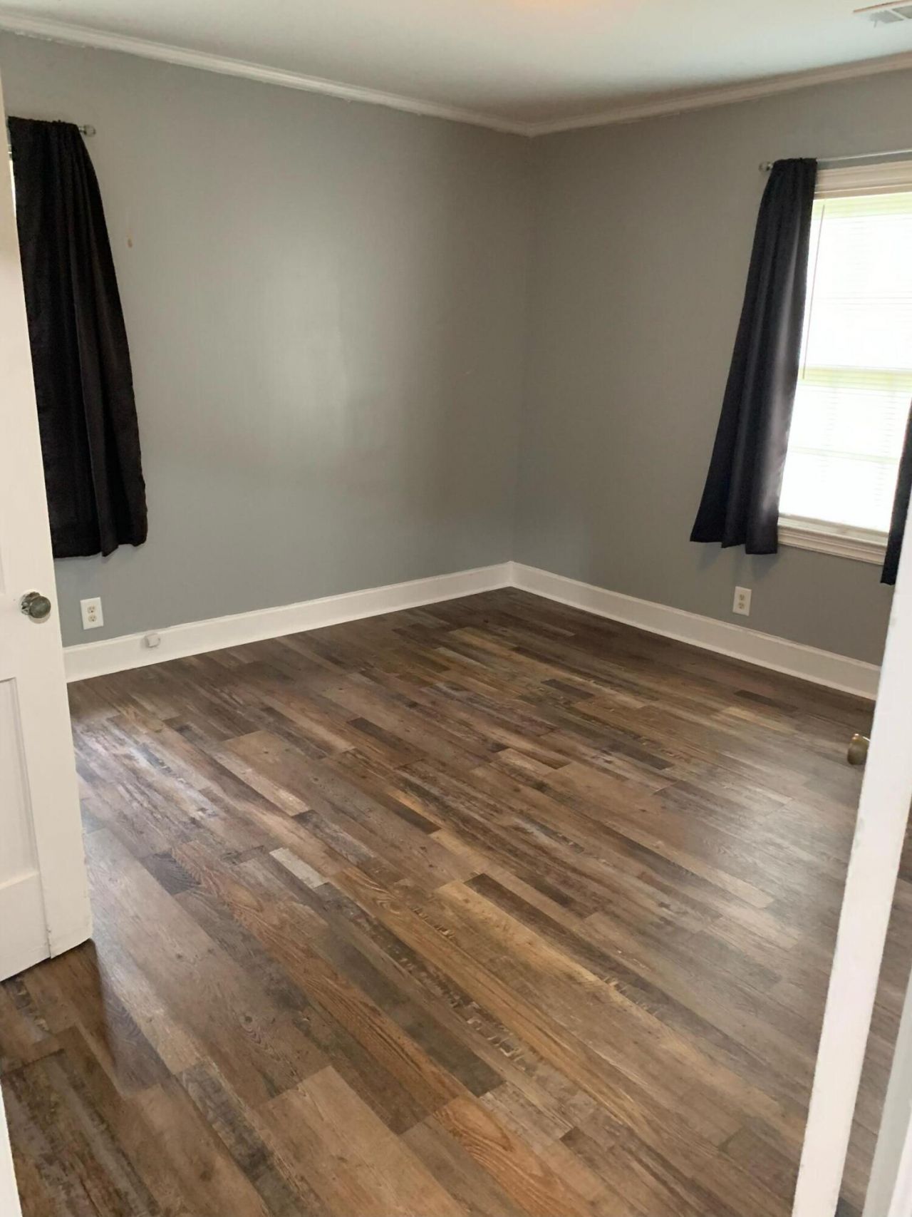 1045 W Elm Street Photo 5