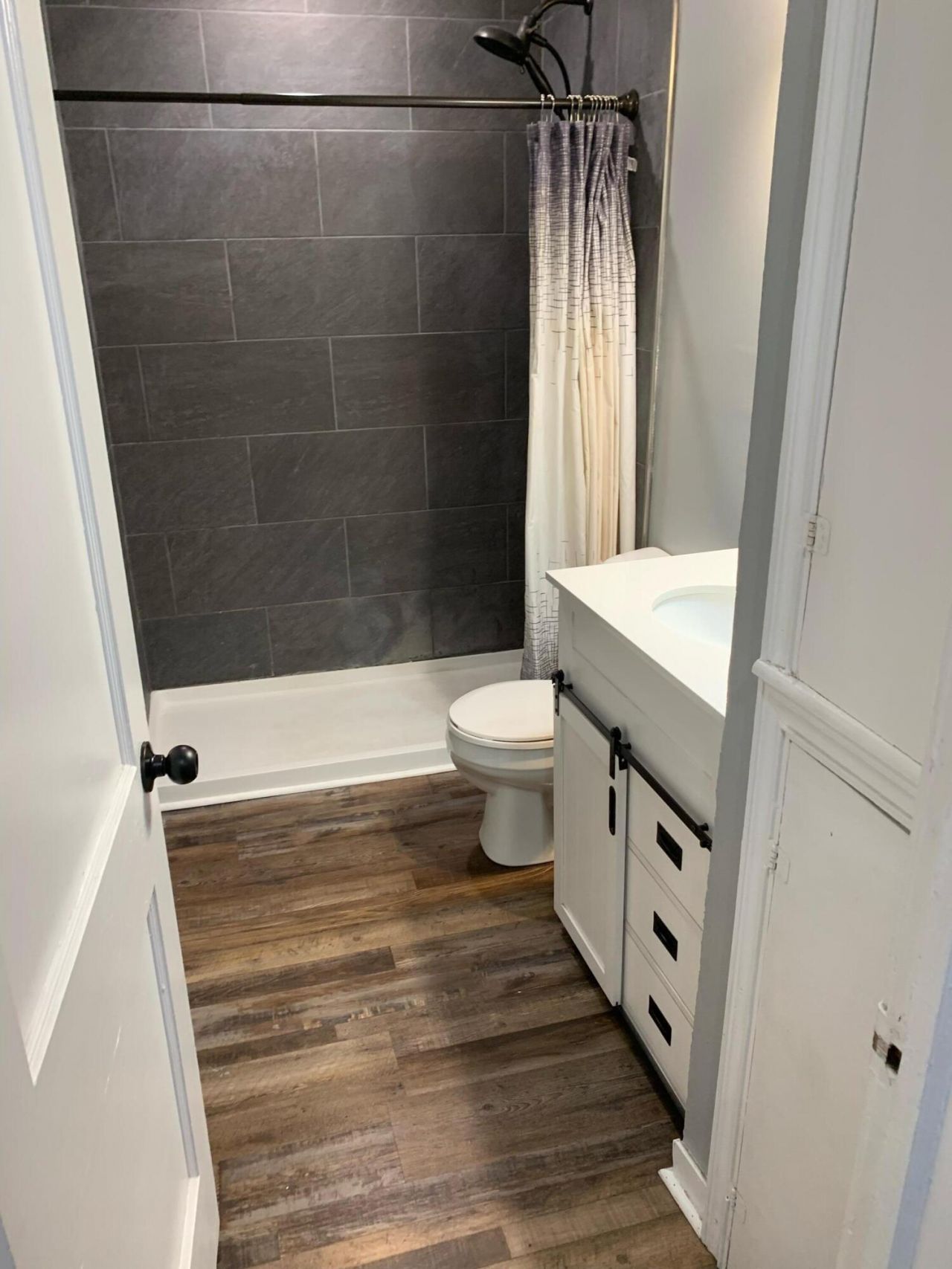 1045 W Elm Street Photo 6