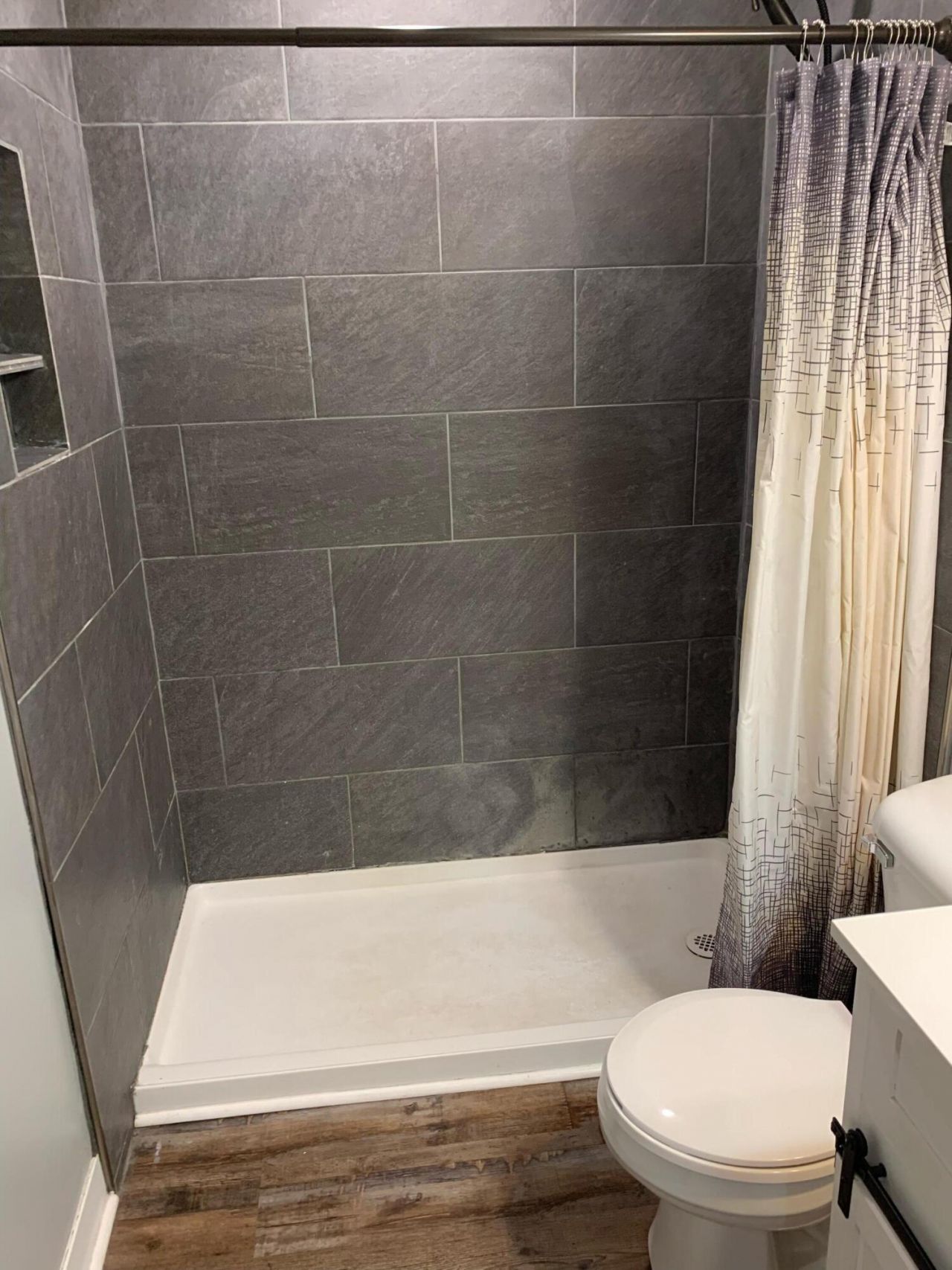 1045 W Elm Street Photo 7