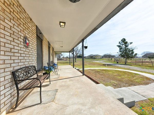 200 Brisco Road, Marion, TX 78124