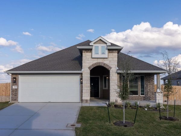 3729 Pin Oak Hills, Seguin, TX 78155