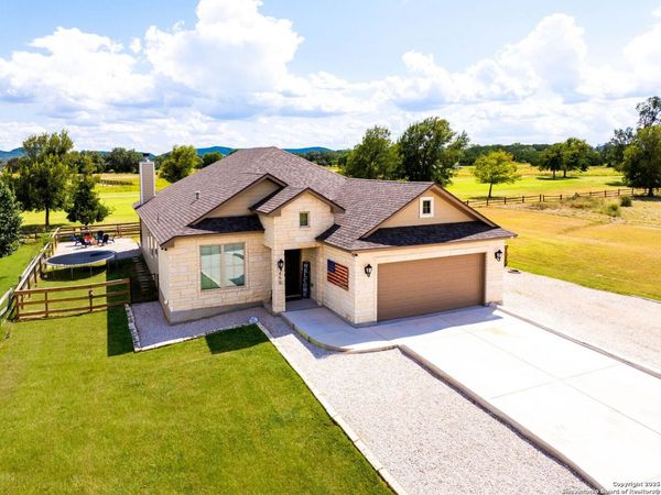 450 Spanish Grant, Bandera, TX 78003