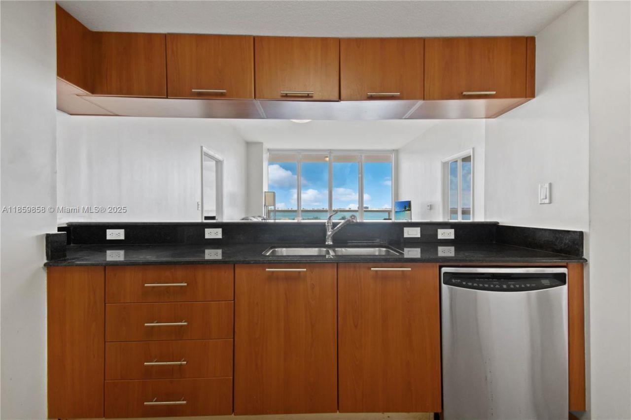 1800 N Bayshore Dr, Unit 509, Miami, FL 33132 Photo