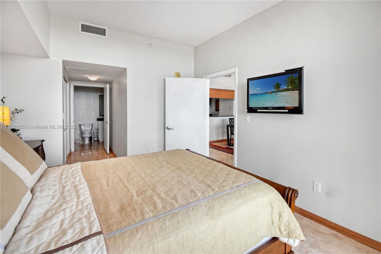 1800 N Bayshore Dr, Unit 509, Miami, FL 33132 Photo