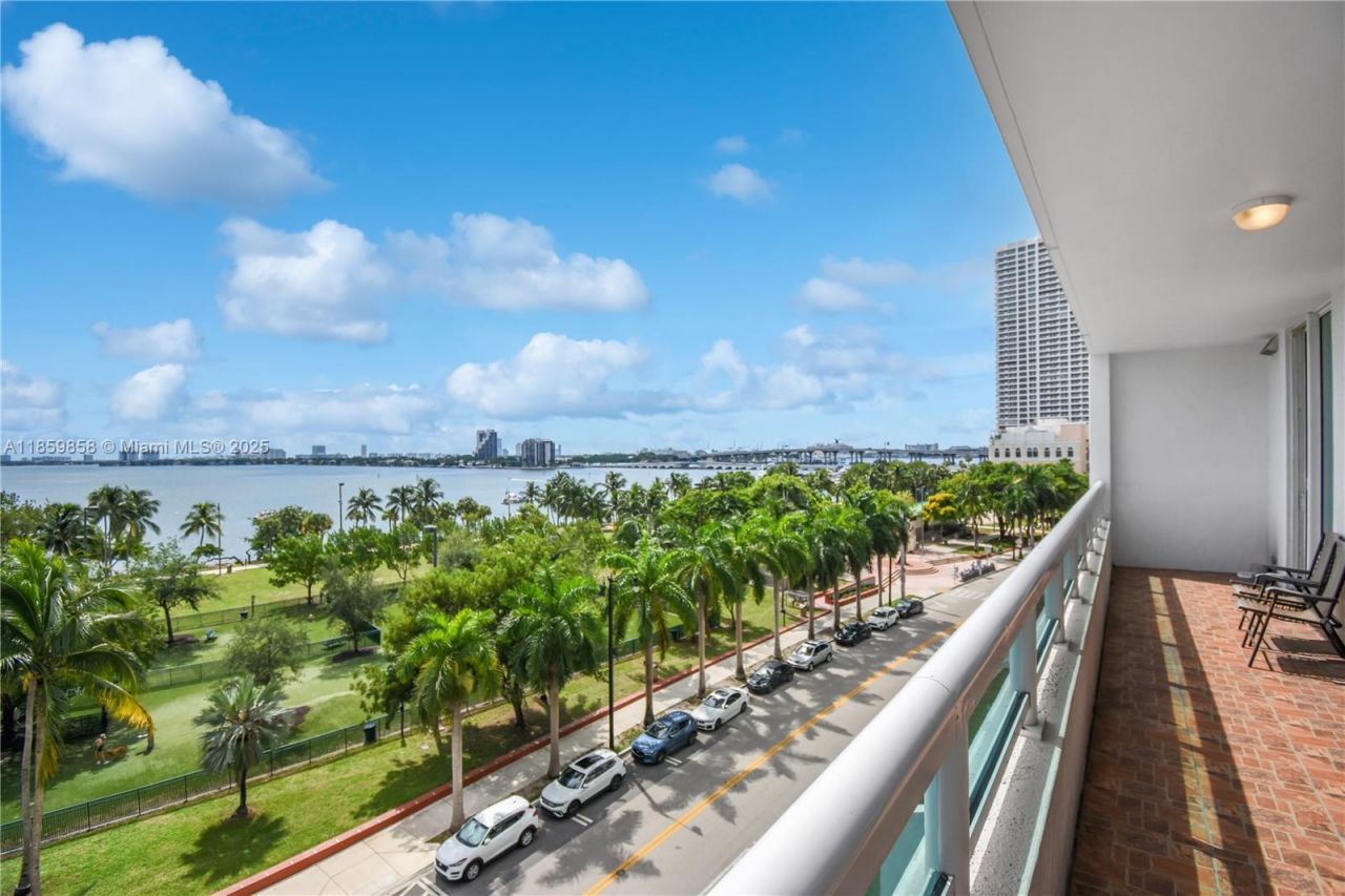 1800 N Bayshore Dr, Unit 509, Miami, FL 33132 Photo