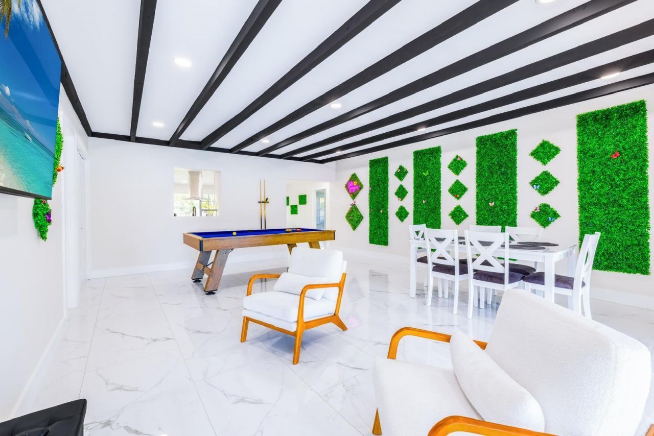 439 Forest Estate Drive, West Palm Beach, FL 33415 Photo