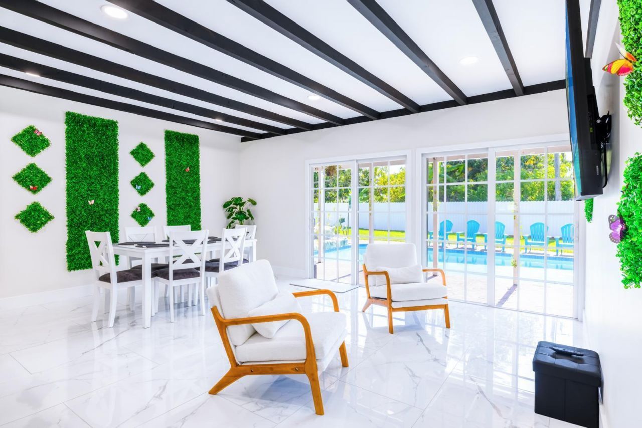 439 Forest Estate Drive, West Palm Beach, FL 33415 Photo