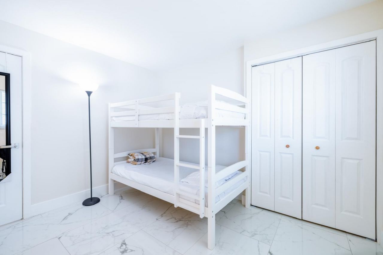 439 Forest Estate Drive, West Palm Beach, FL 33415 Photo