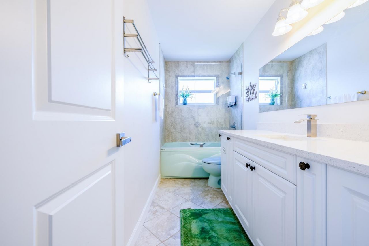 439 Forest Estate Drive, West Palm Beach, FL 33415 Photo