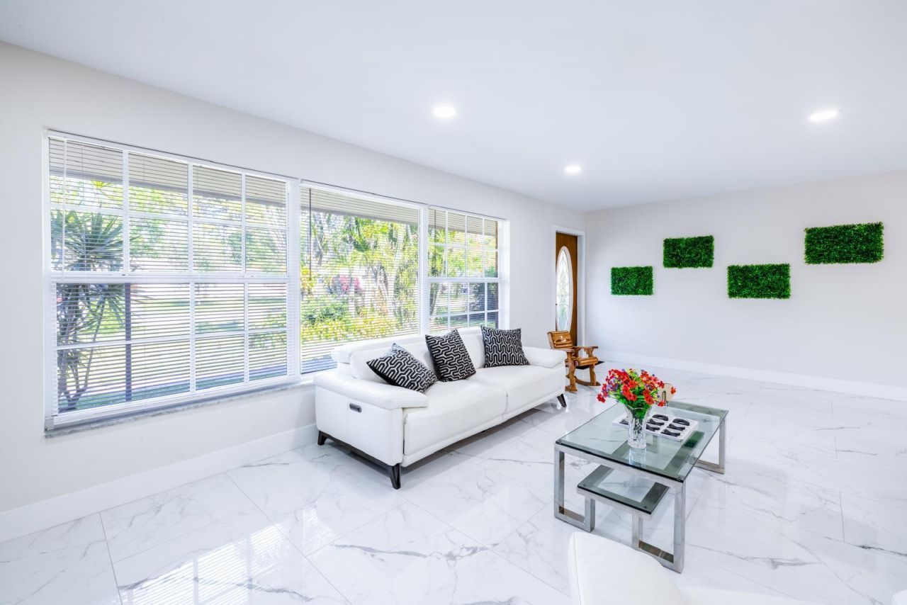 439 Forest Estate Drive, West Palm Beach, FL 33415 Photo