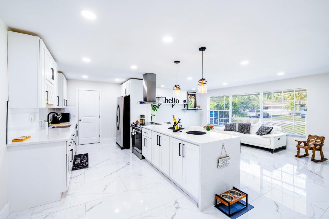 439 Forest Estate Drive, West Palm Beach, FL 33415 Photo