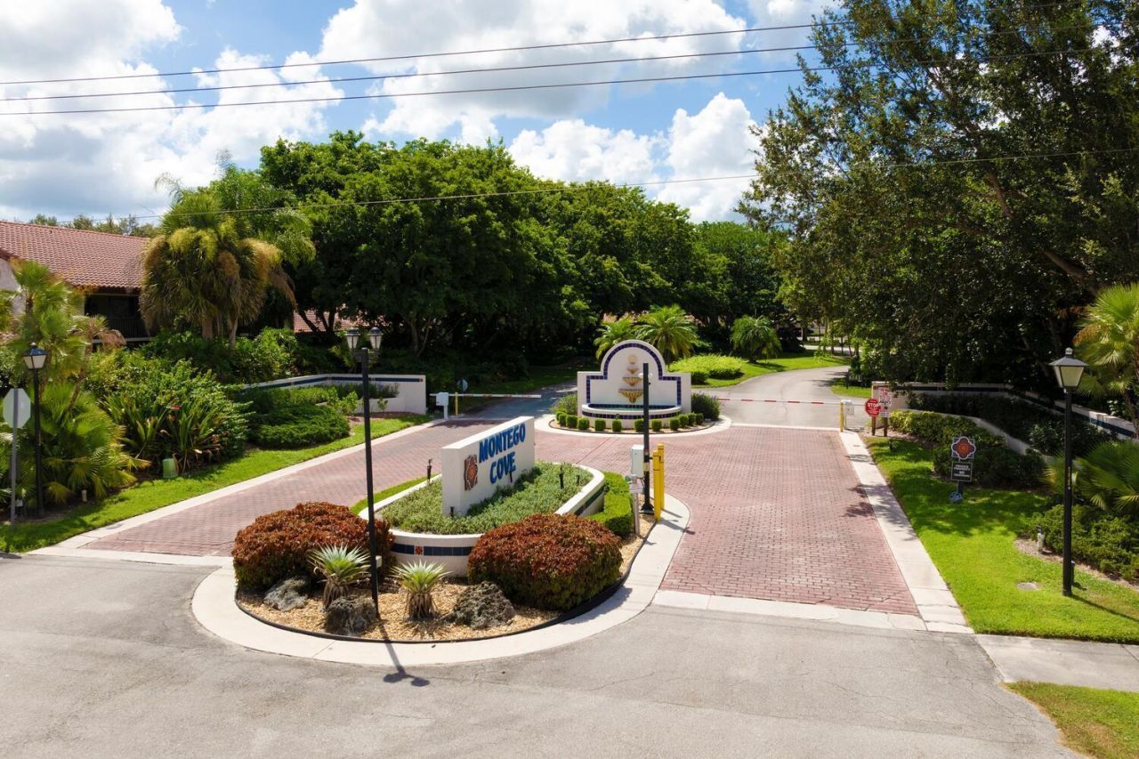 6030 SE Martinique Drive, Unit 102, Stuart, FL 34997 Photo