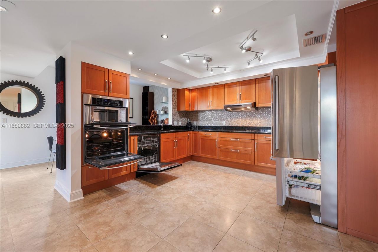 110 Hendricks Isle, Unit 13, Fort Lauderdale, FL 33301 Photo