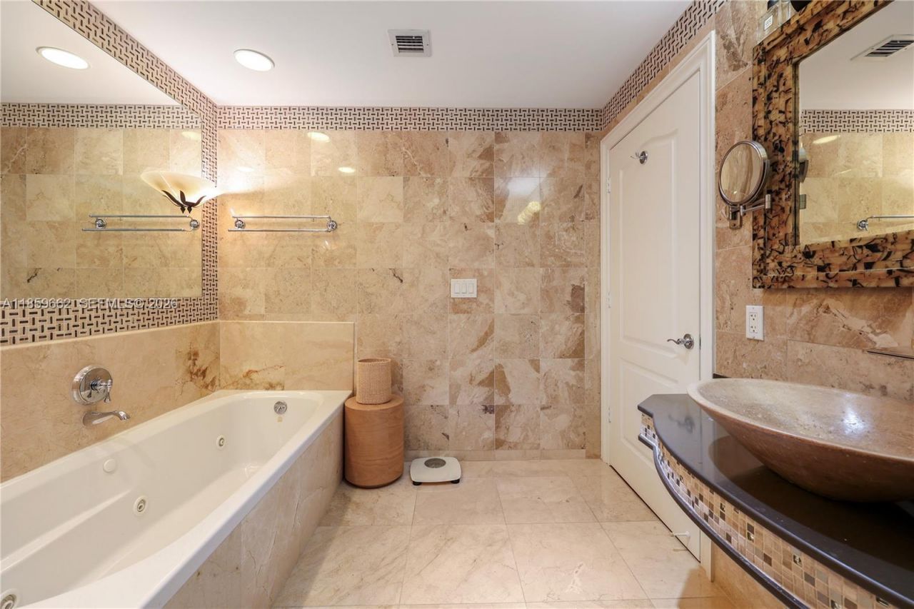 110 Hendricks Isle, Unit 13, Fort Lauderdale, FL 33301 Photo