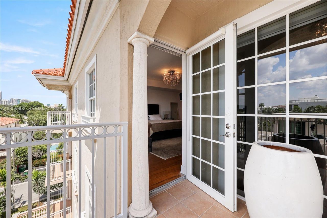 110 Hendricks Isle, Unit 13, Fort Lauderdale, FL 33301 Photo