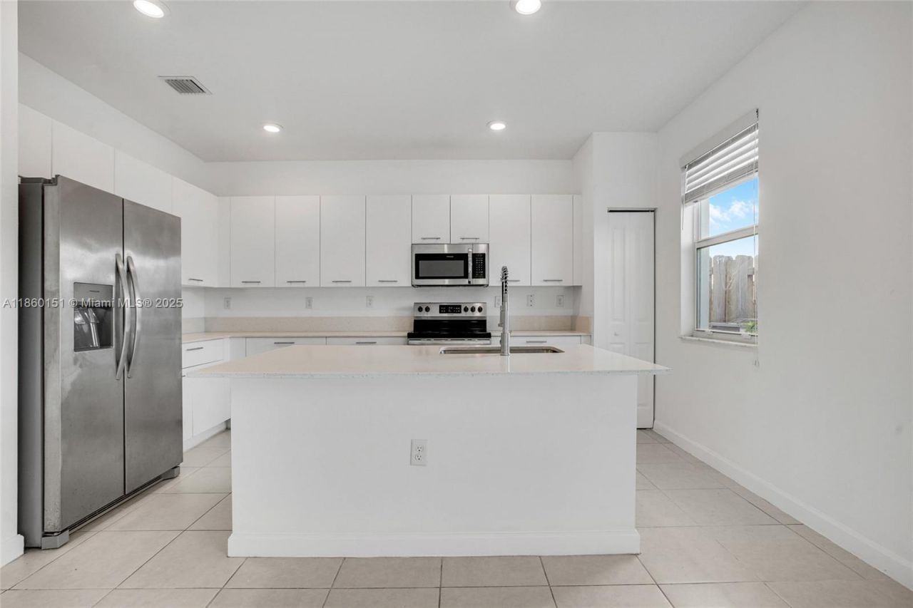 12609 NW 23rd Pl, Unit 12609, Miami, FL 33167 Photo