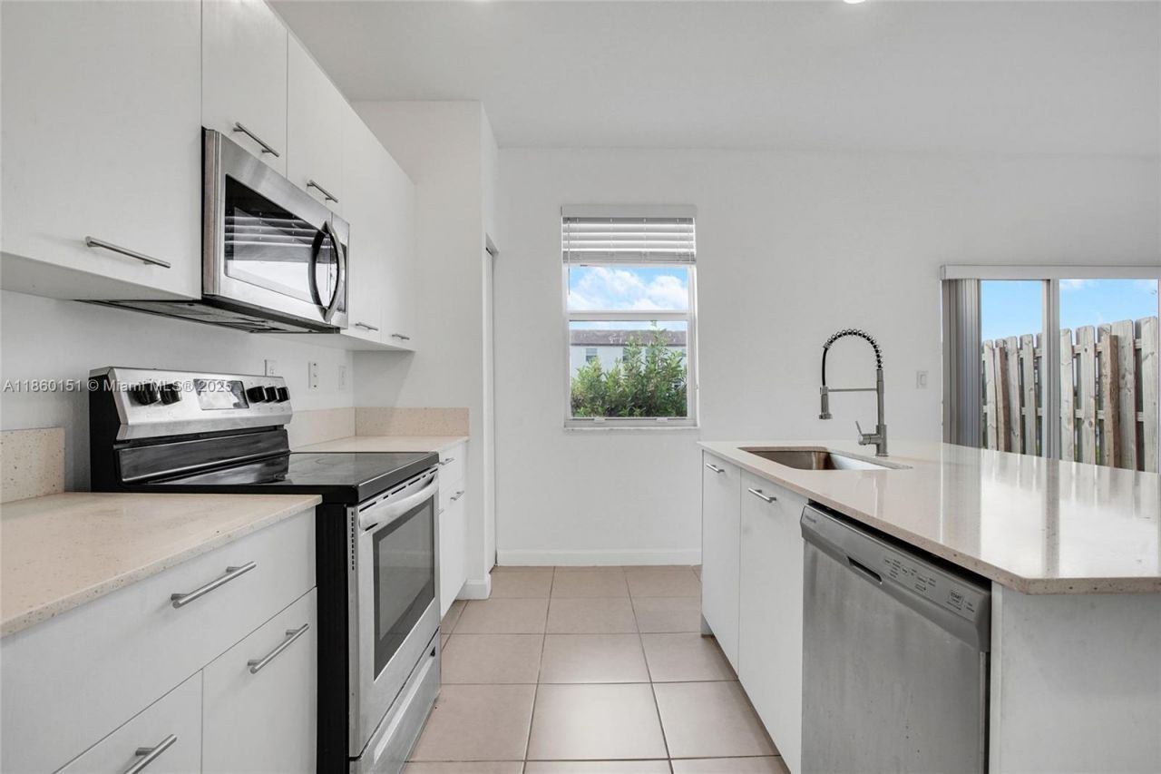 12609 NW 23rd Pl, Unit 12609, Miami, FL 33167 Photo